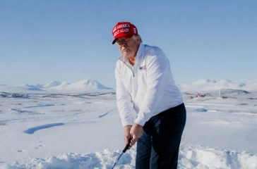 DONALD-TRUMP-PLAYING-GOLF-IN-GREENLAND