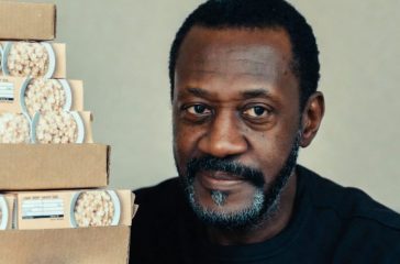 Comedian Lenny Henry Visits Scotland – Complains Porridge is 'Too White'