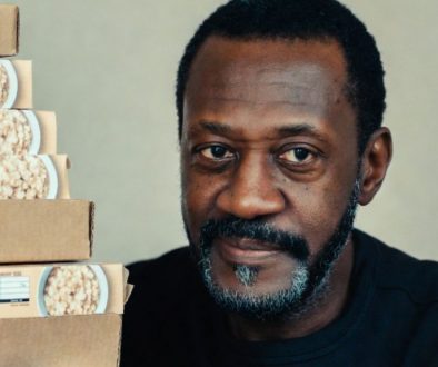 Comedian Lenny Henry Visits Scotland – Complains Porridge is 'Too White'