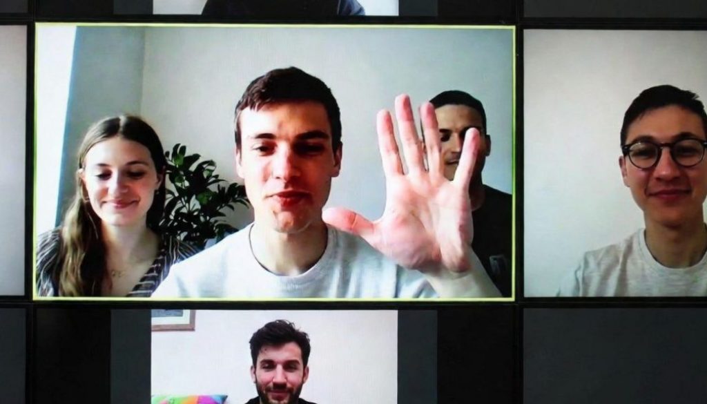 Scientists Reveal 90% of Group Chats Are Just People Saying ‘Sorry, Only Seeing This Now’