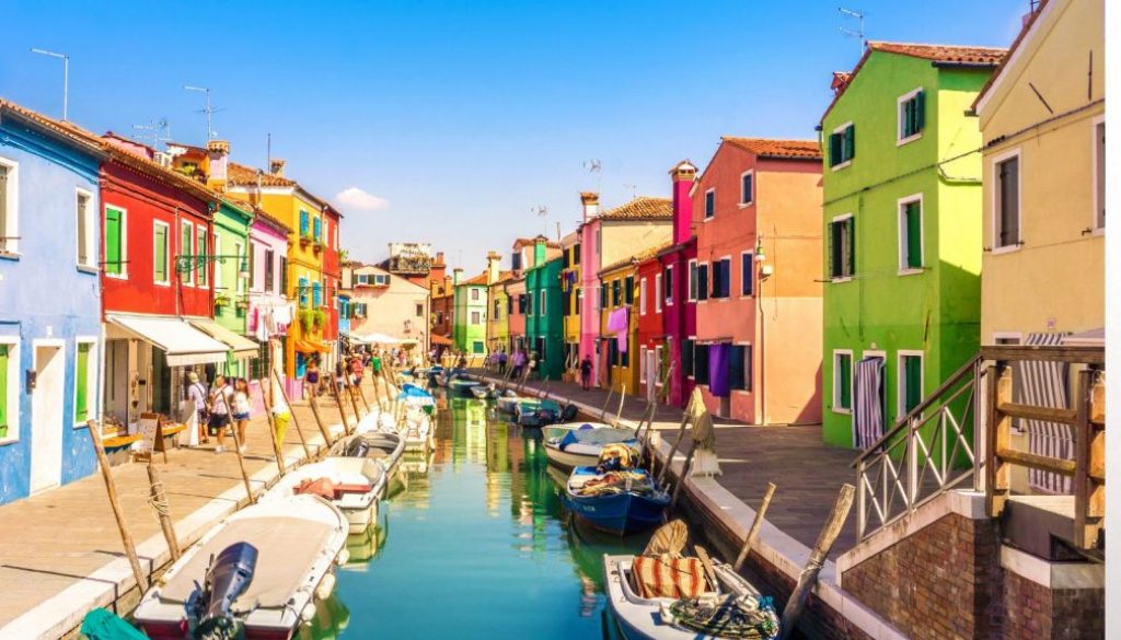 Venice Carnival Boats Celebrate Tradition by Getting Lost in Their Own Reflection