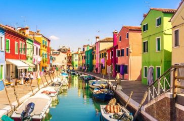 Venice Carnival Boats Celebrate Tradition by Getting Lost in Their Own Reflection